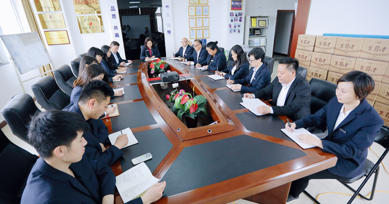 公司擁有一支素質(zhì)好、技術(shù)精、專(zhuān)業(yè)齊全的精英團(tuán)隊(duì)